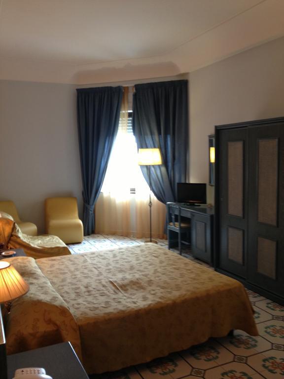 Hotel L' Anicre Varcaturo Quarto foto